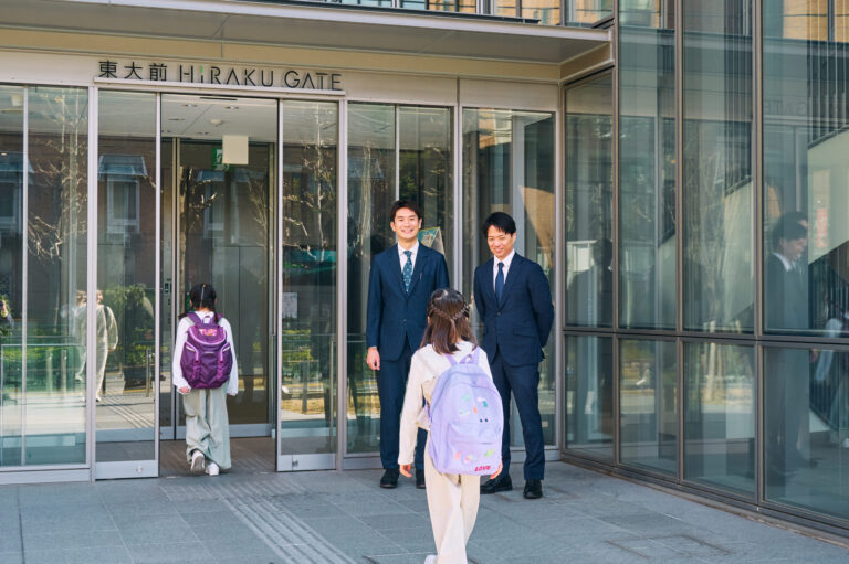 HiRAKUでは生徒一人ひとりに合わせた学びが始まっています